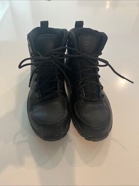 Nike Black Youth Boots (US 5Y)
